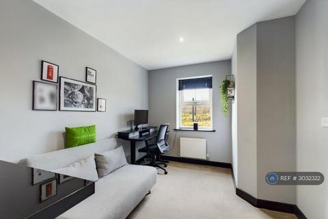 2 bedroom terraced house to rent, Holts Crest Way, Leeds, LS12