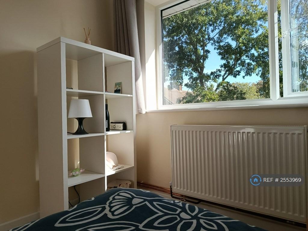 Apartment in Cambridge - View 3