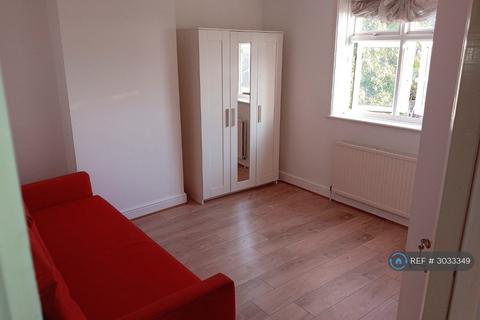 1 bedroom in a house share to rent, Moorside Road, Bromley, BR1