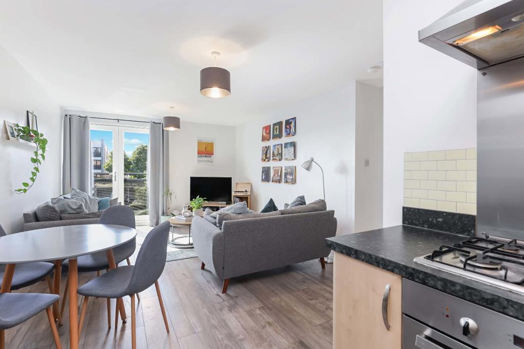 Apartment in Dennistoun - More