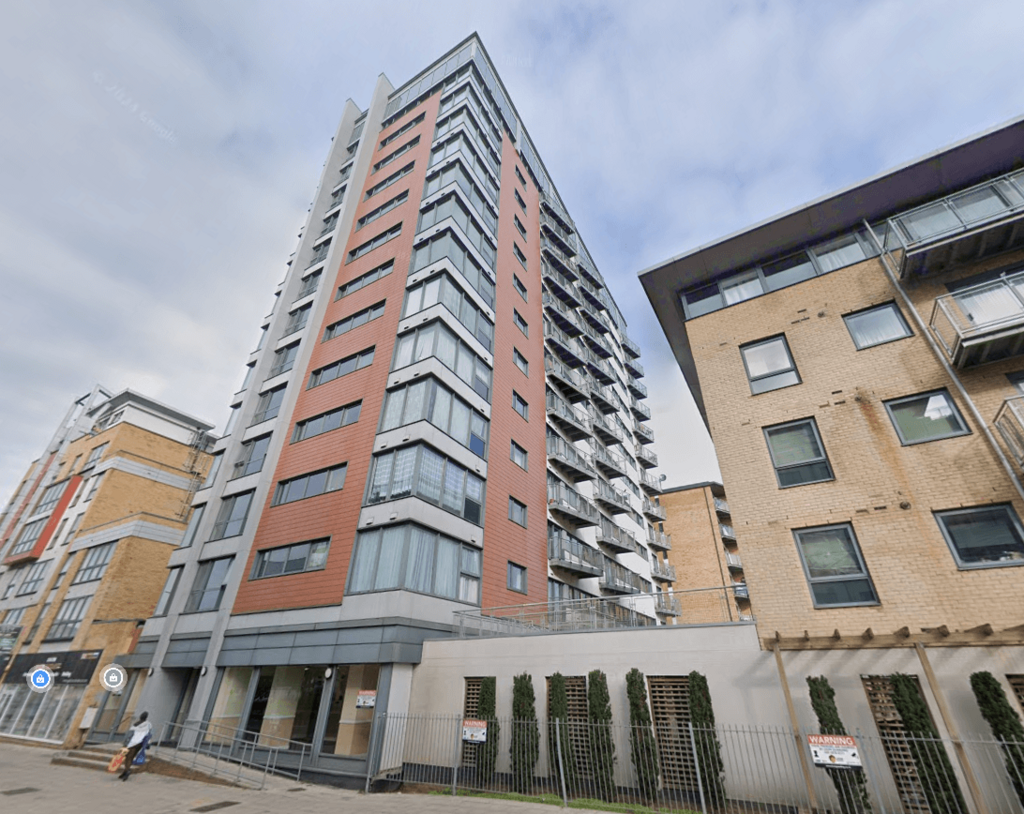 Apartment in Ilford - More