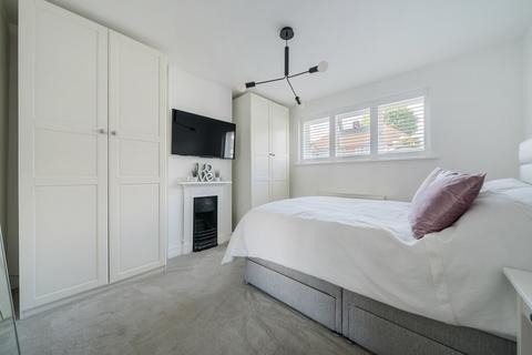 2 bedroom maisonette for sale, Elmbrook Gardens, London