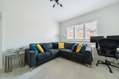 2 bedroom maisonette for sale, Elmbrook Gardens, London