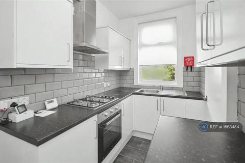 2 bedroom terraced house to rent, Parkfield Grove, Leeds, LS11