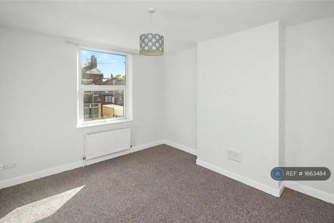 2 bedroom terraced house to rent, Parkfield Grove, Leeds, LS11