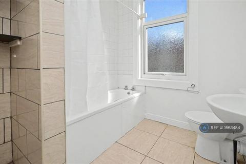 2 bedroom terraced house to rent, Parkfield Grove, Leeds, LS11
