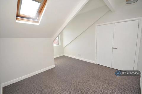 2 bedroom terraced house to rent, Parkfield Grove, Leeds, LS11