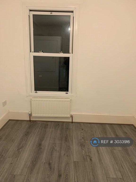 House in London - View 3