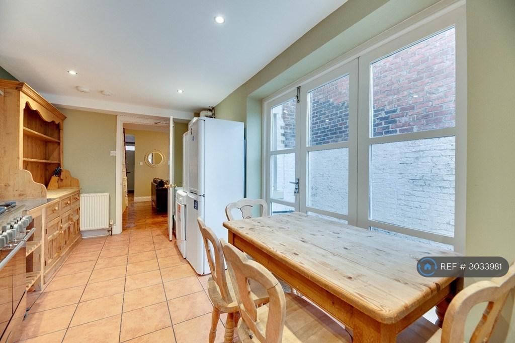 House in Newcastle Upon Tyne - View 5