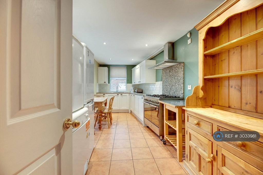House in Newcastle Upon Tyne - More