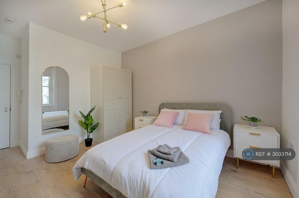 Apartment in London - View 2
