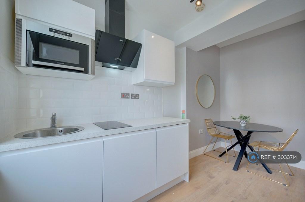 Apartment in London - View 4
