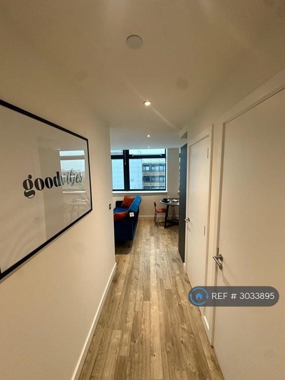 Apartment in Manchester, Old Trafford - View 5