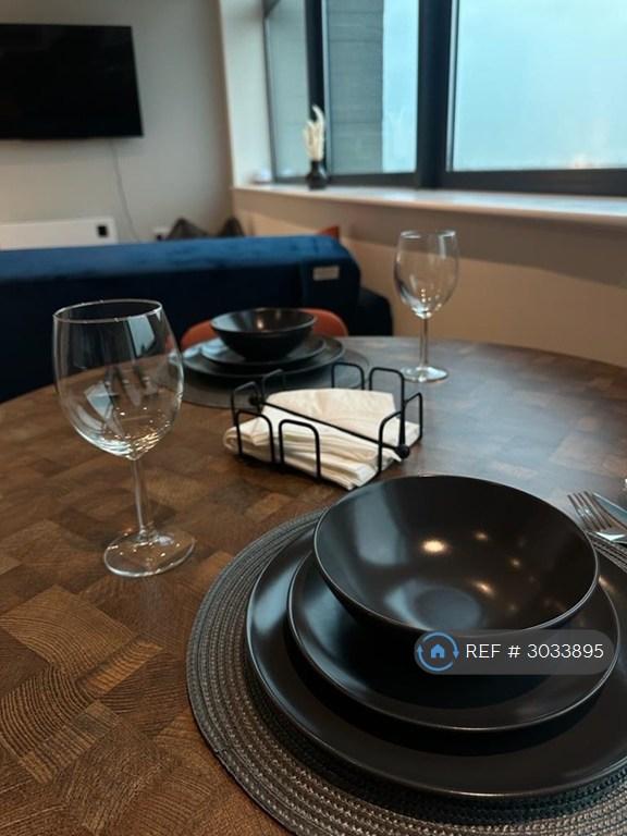 Apartment in Manchester, Old Trafford - More