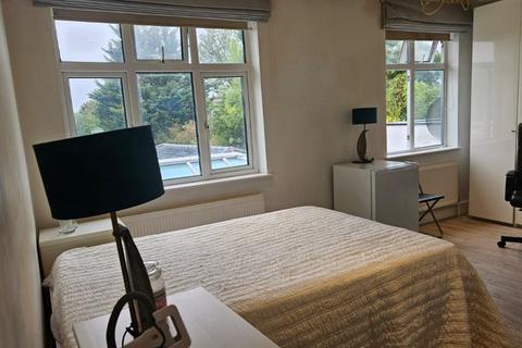 1 bedroom in a house share to rent, Sherwood Road, London