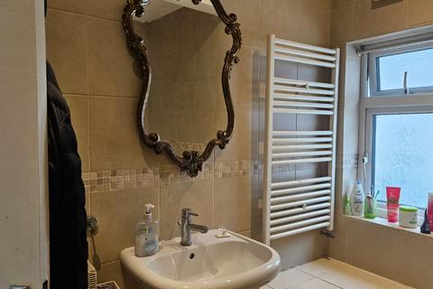 1 bedroom in a house share to rent, Sherwood Road, London