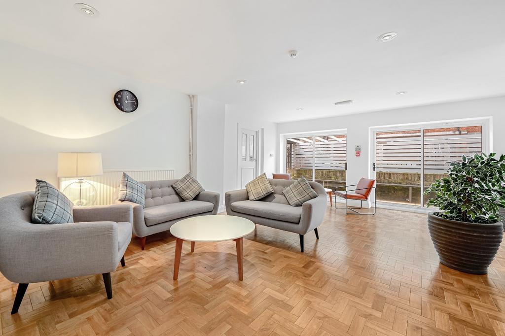 House in London - View 2
