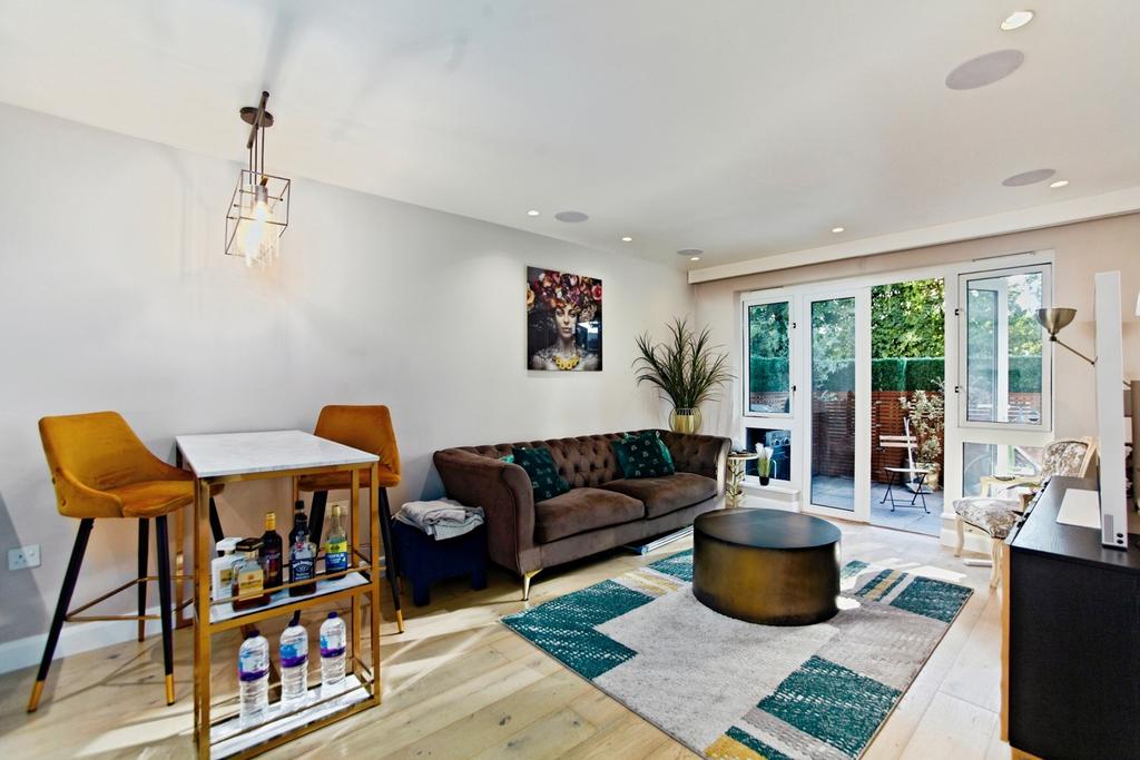 Apartment in Croydon - View 5