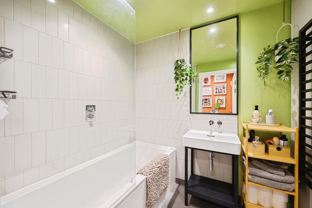 Apartment in Surrey - View 2