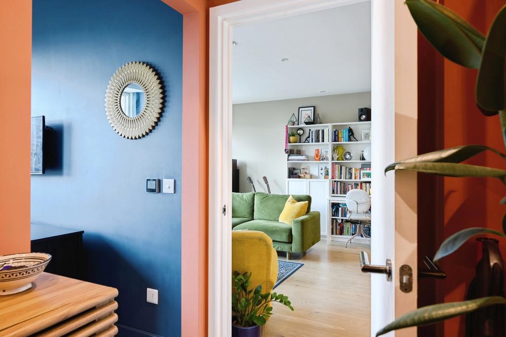 Apartment in Surrey - More