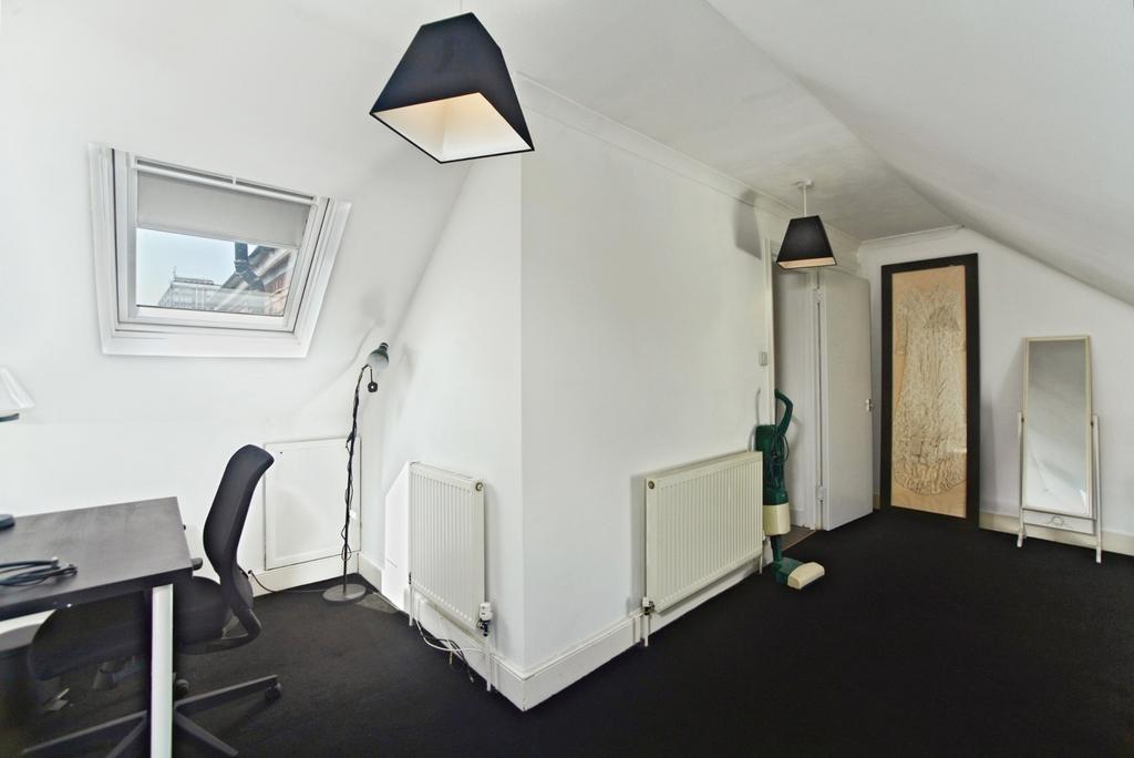 House in Croydon - More