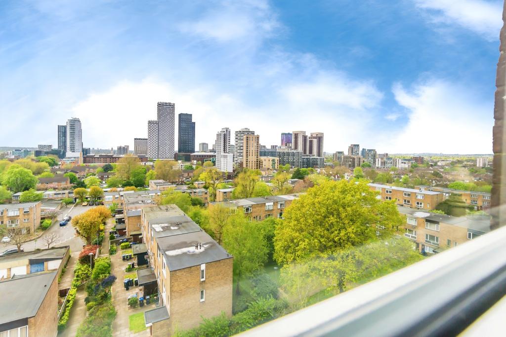 Apartment in Croydon - View 3