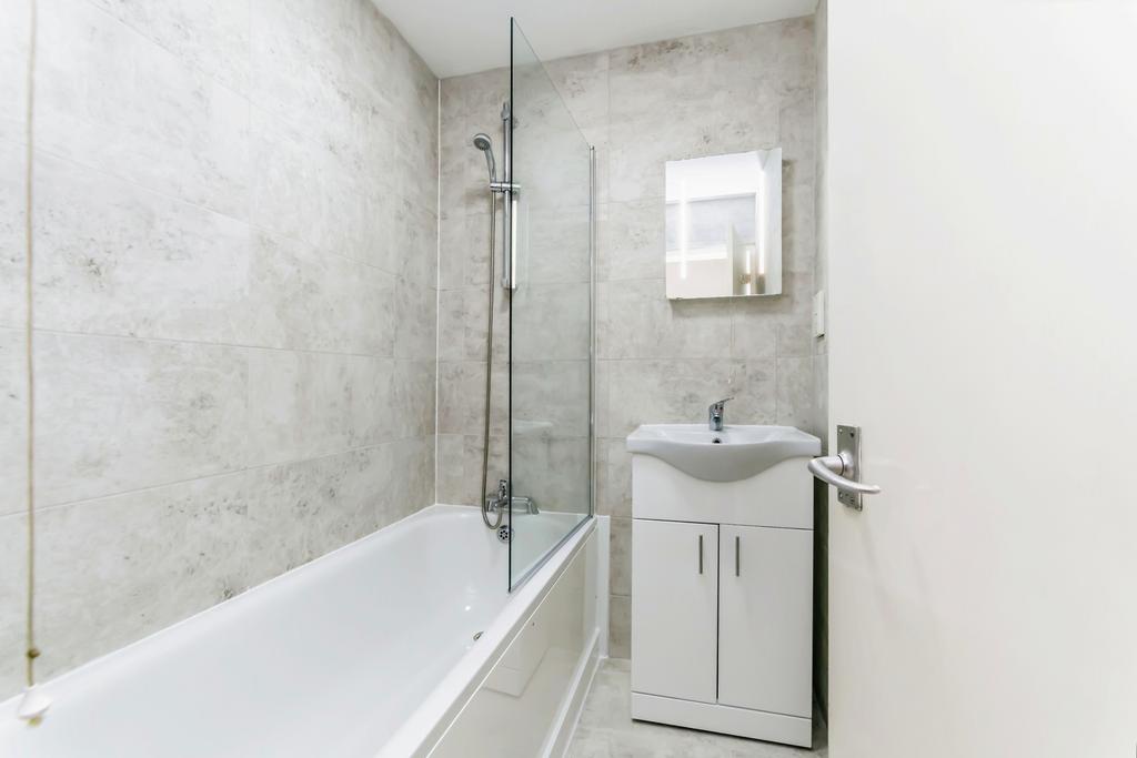 Apartment in Croydon - More