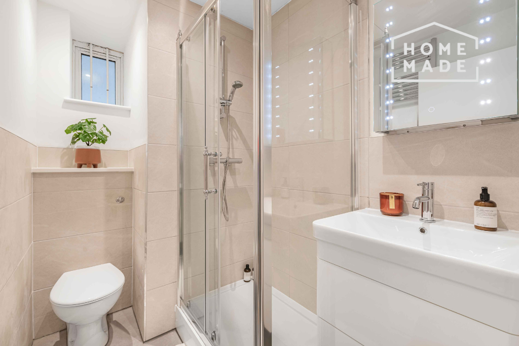 Apartment in London, Paddington - More