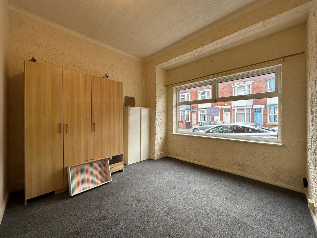 House in Leicester, Westcotes - More