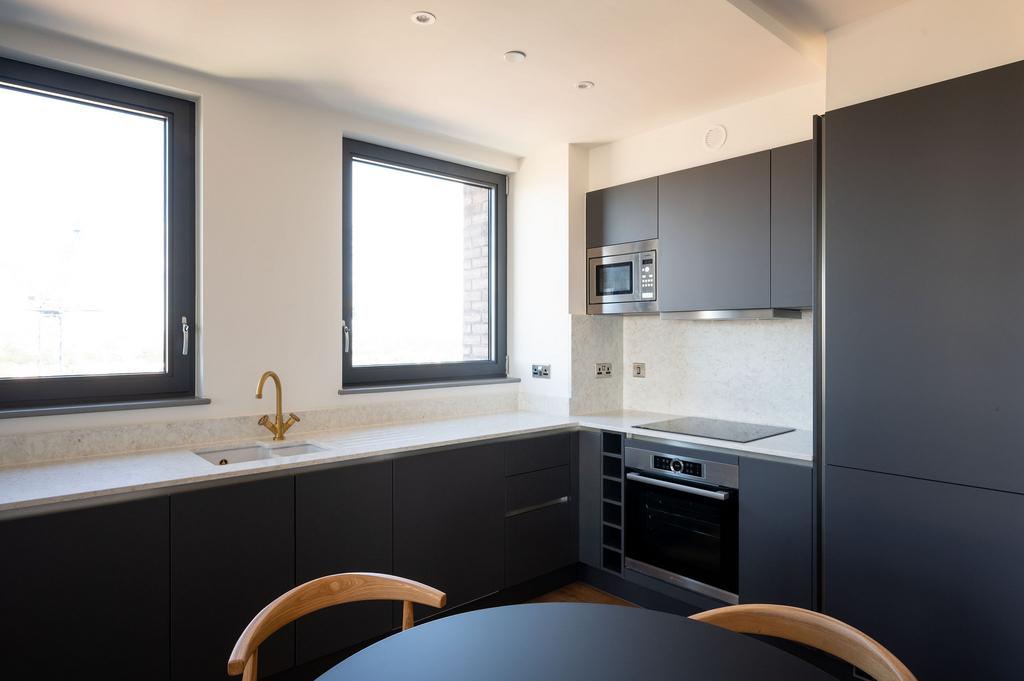 Apartment in Tottenham Hale - More