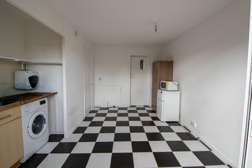 Apartment in Mitcham - View 4