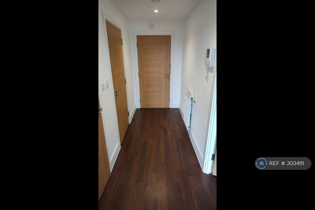Apartment in Isleworth - More