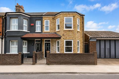 4 bed terraced house for rent in Crescent Road, Margate, Kent, CT9