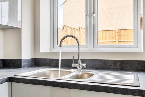 3 bedroom detached house to rent, Sylvester Crescent, S81