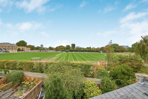 3 bedroom end of terrace house for sale, Lillian Road, London SW13
