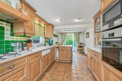 3 bedroom end of terrace house for sale, Lillian Road, London SW13