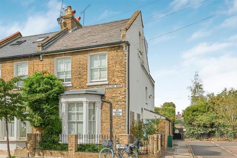 3 bedroom end of terrace house for sale, Lillian Road, London SW13