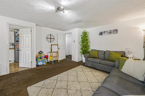 2 bedroom flat for sale, Gillards Mews, London