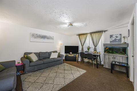 2 bedroom flat for sale, Gillards Mews, London