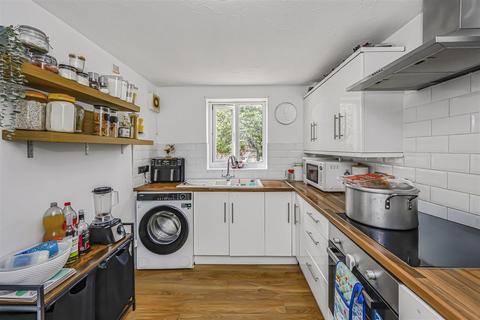 2 bedroom flat for sale, Gillards Mews, London