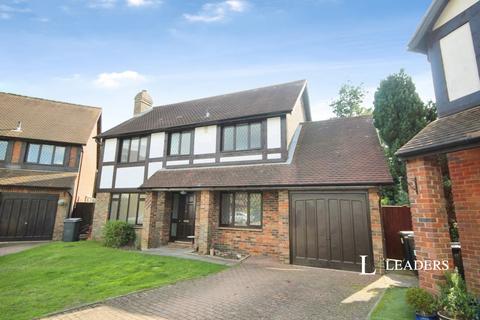 3 bedroom detached house to rent, Bishops Close, Bournemouth, BH7