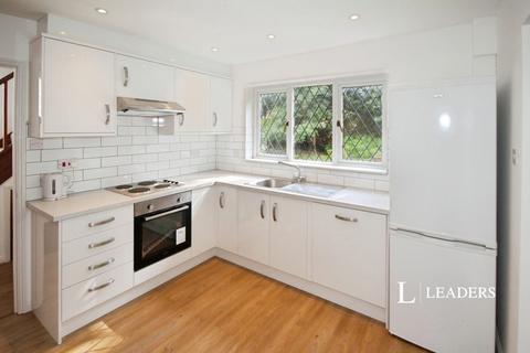 3 bedroom detached house to rent, Bishops Close, Bournemouth, BH7