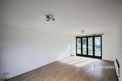 3 bedroom detached house to rent, Bishops Close, Bournemouth, BH7