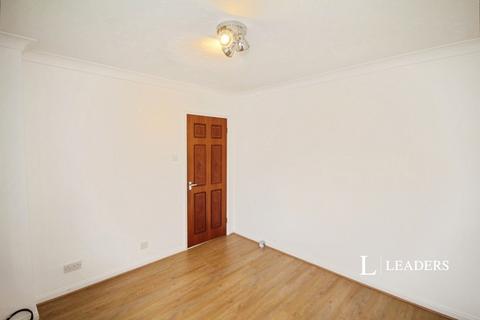 3 bedroom detached house to rent, Bishops Close, Bournemouth, BH7