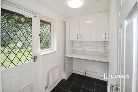 3 bedroom detached house to rent, Bishops Close, Bournemouth, BH7