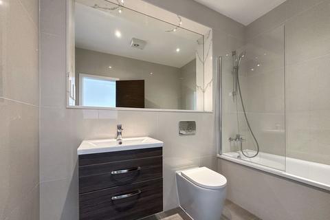 2 bedroom apartment to rent, Bath Road, Slough, Berkshire, SL1