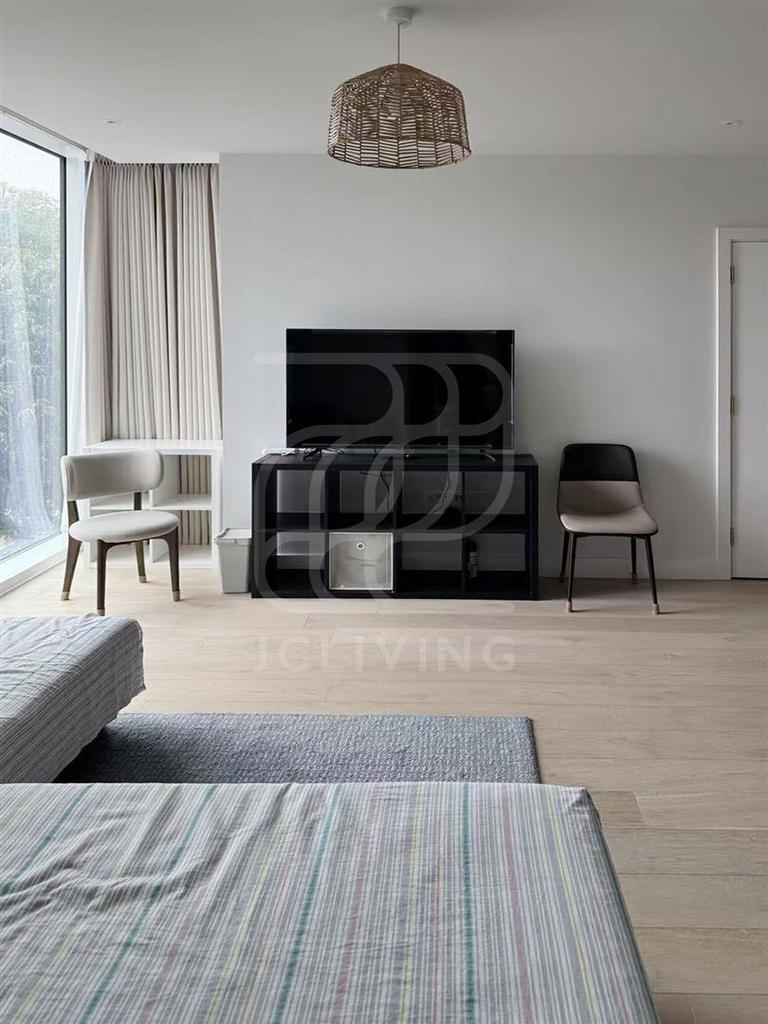 Apartment in London - View 2