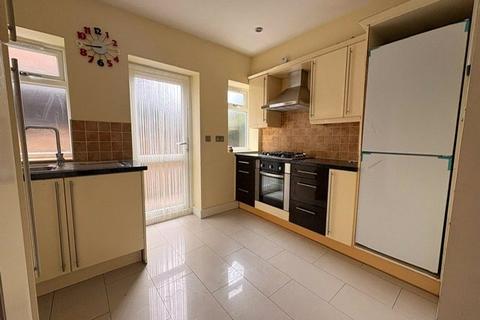 4 bedroom semi-detached house to rent, Hughes Road, Ashford, Surrey, TW15