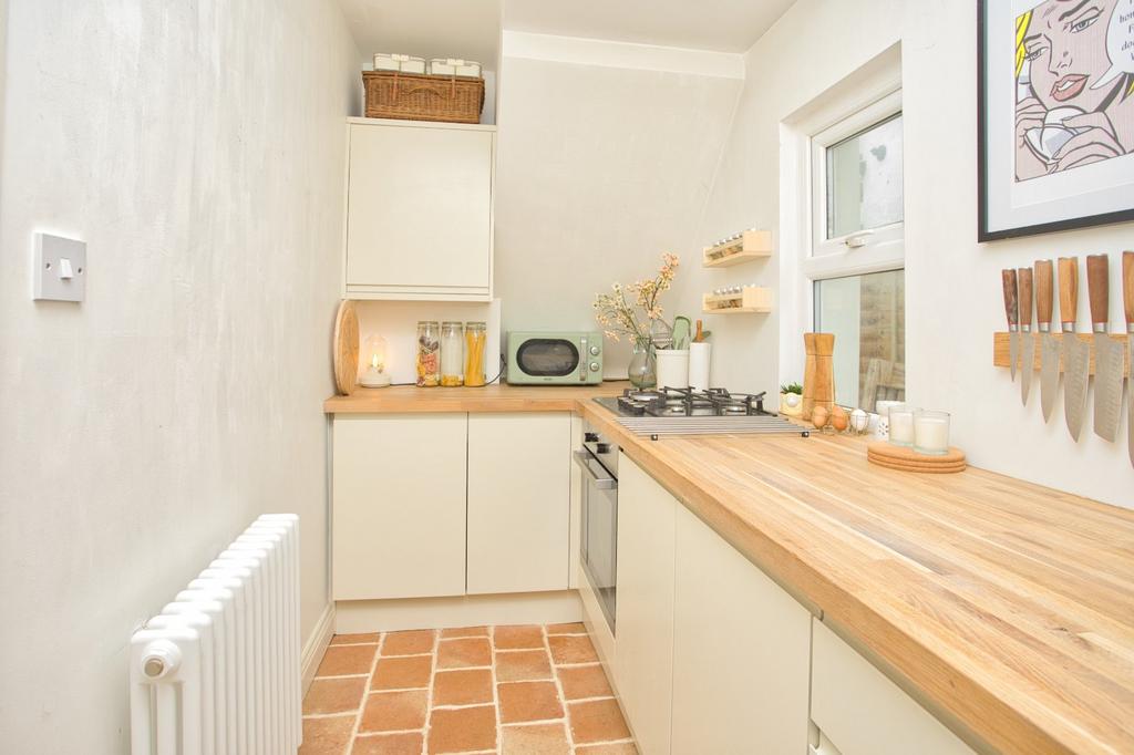 House in Capel-le-Ferne - More