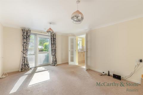 2 bedroom apartment for sale, High Street South, Rushden, Northamptonshire, NN10 0FR
